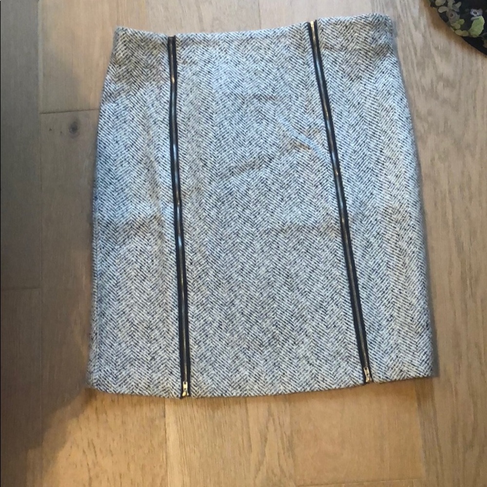 Houndstooth pencil skirt